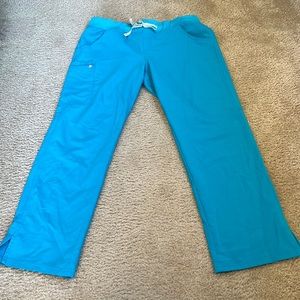 Lightly used Figs cargo scrub pants